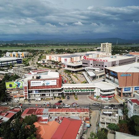 Viven Hotel Laoag Buitenkant foto