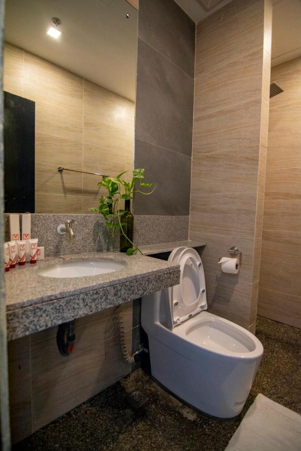 Viven Hotel Laoag Buitenkant foto