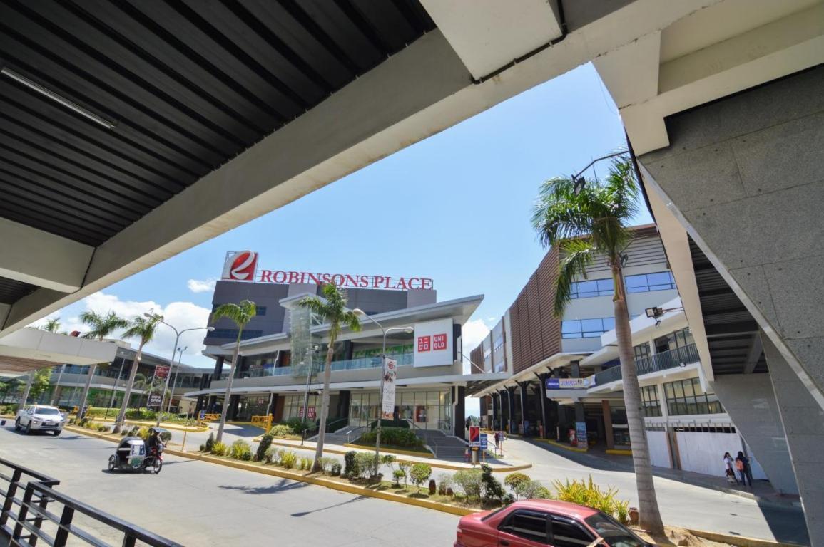 Viven Hotel Laoag Buitenkant foto