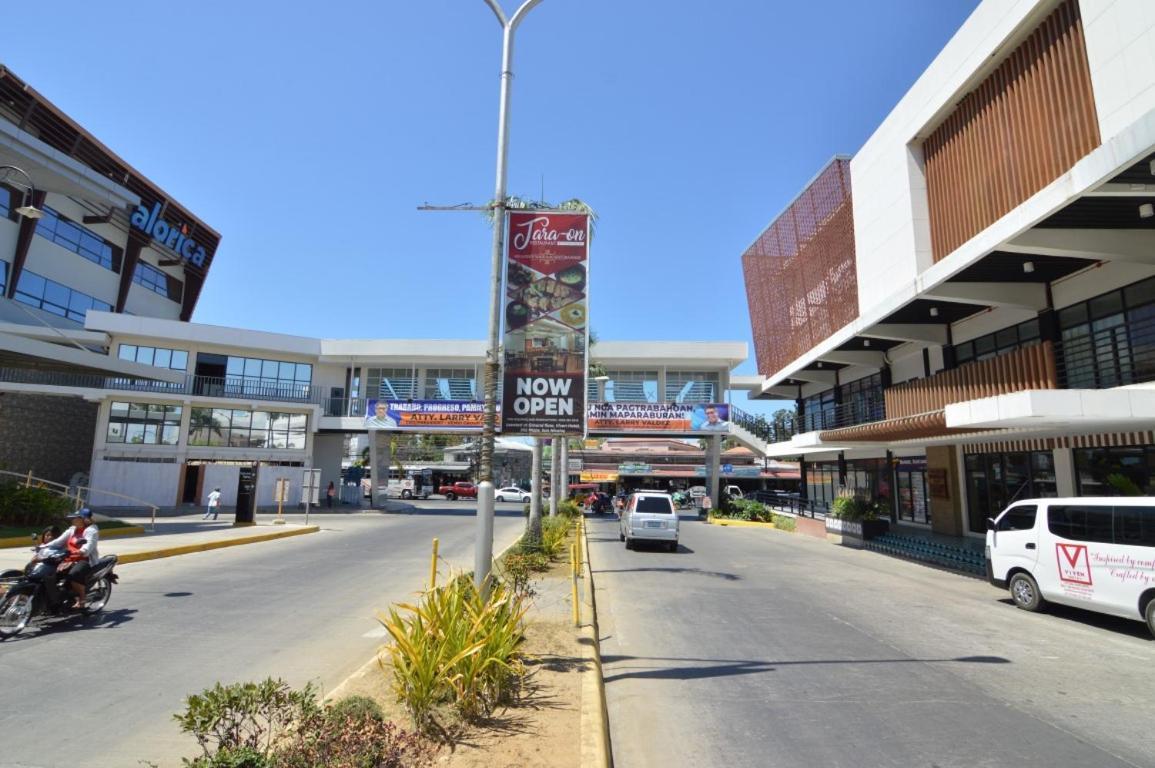 Viven Hotel Laoag Buitenkant foto