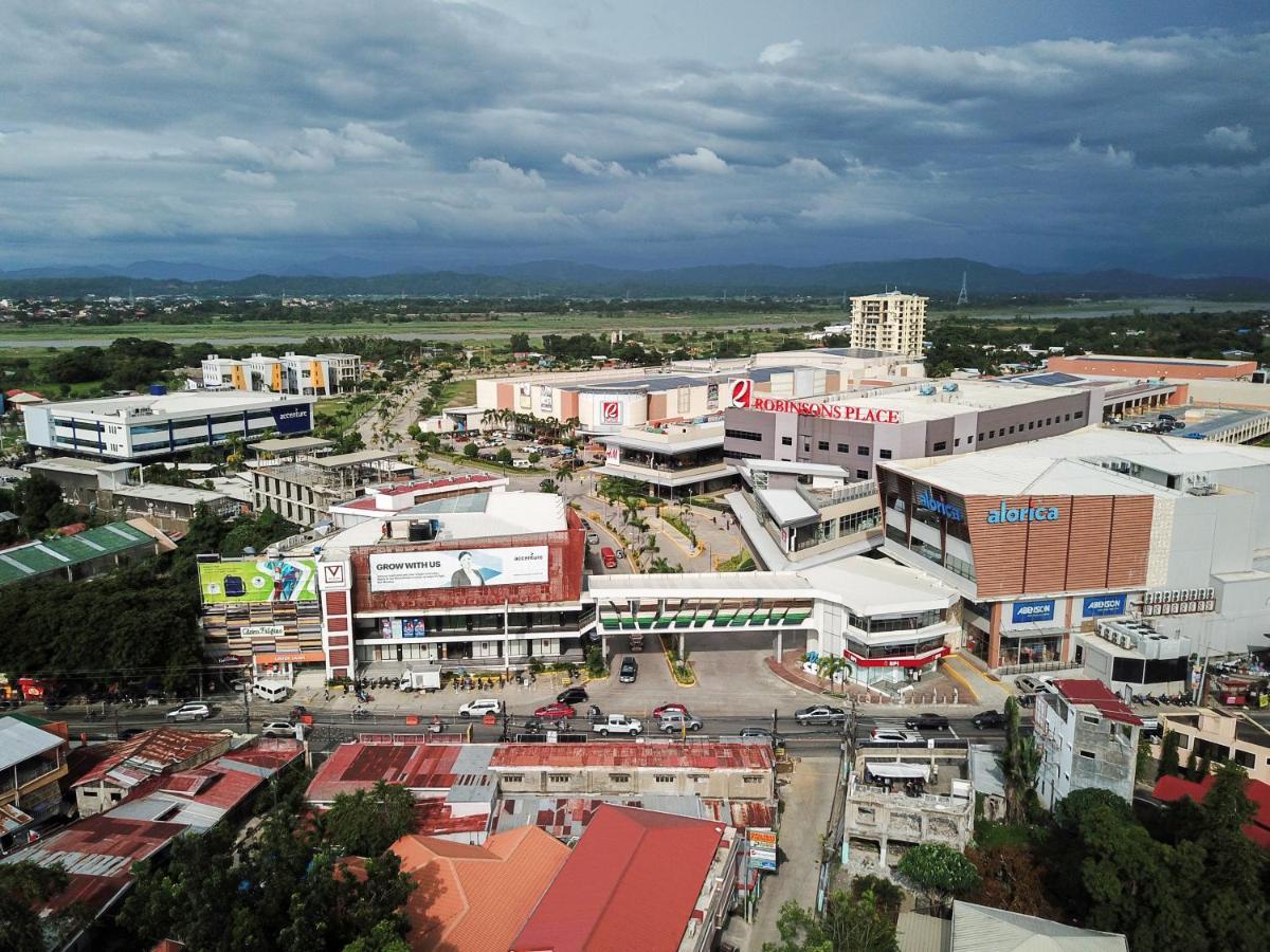 Viven Hotel Laoag Buitenkant foto