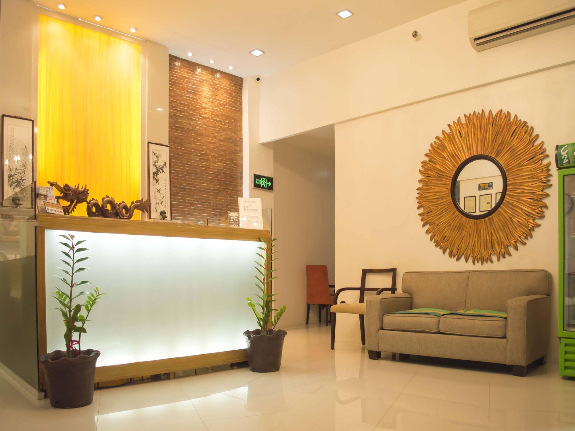 Viven Hotel Laoag Buitenkant foto