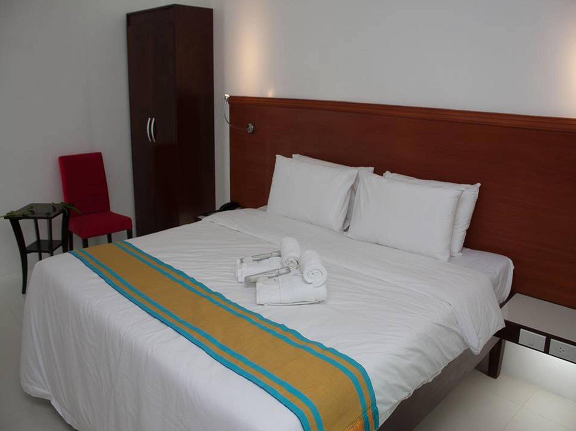 Viven Hotel Laoag Buitenkant foto