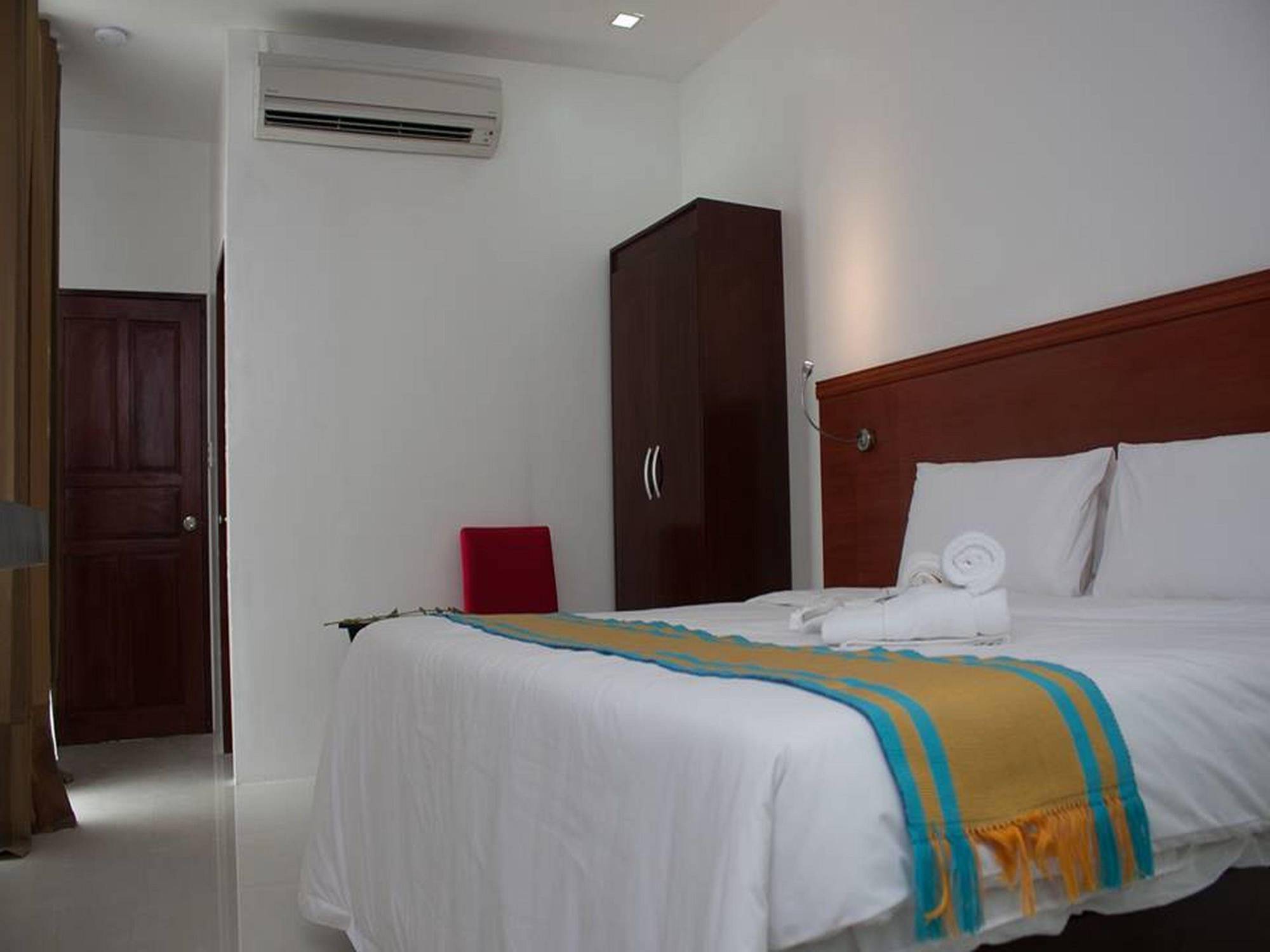 Viven Hotel Laoag Buitenkant foto