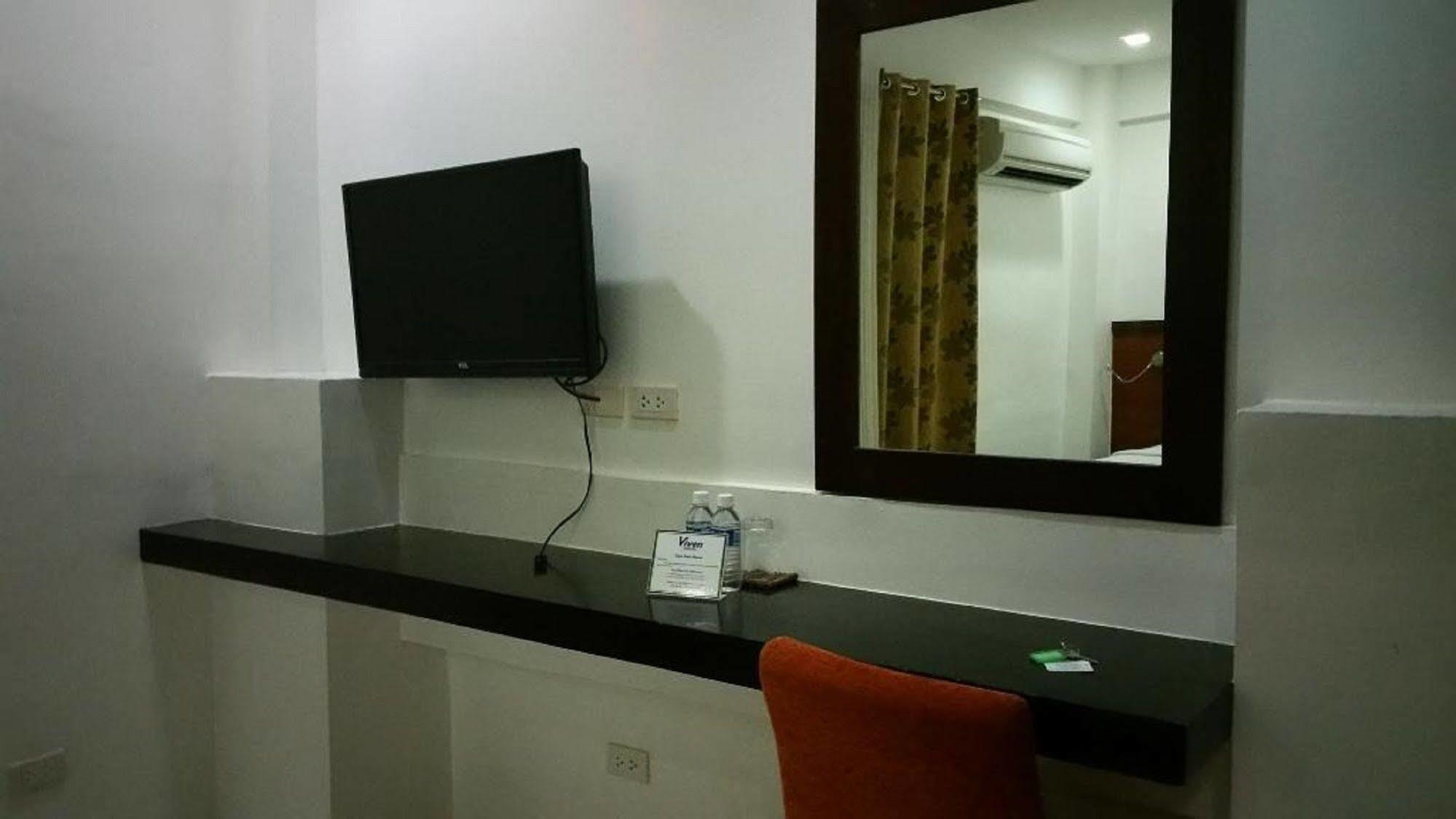 Viven Hotel Laoag Buitenkant foto