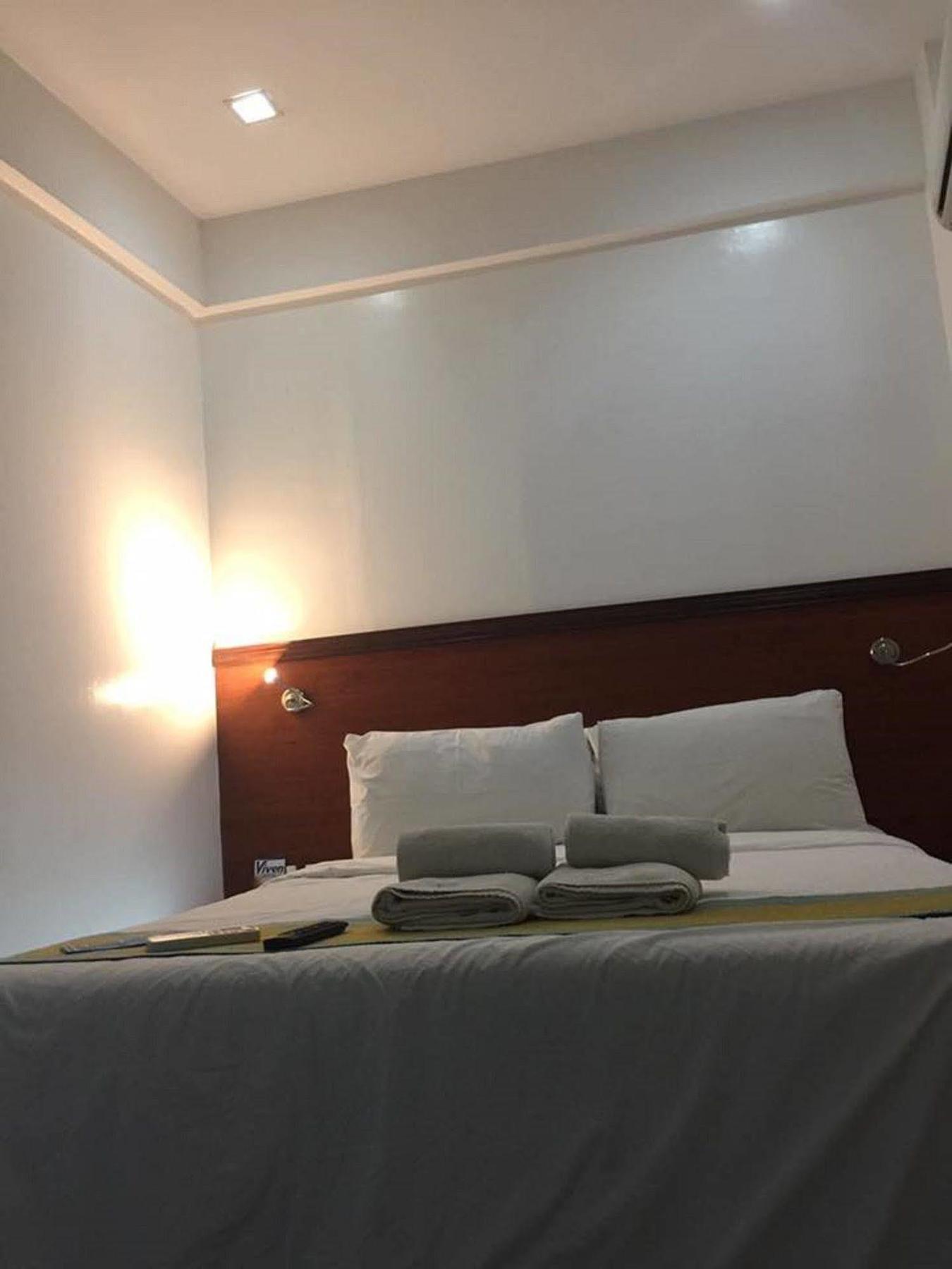 Viven Hotel Laoag Buitenkant foto
