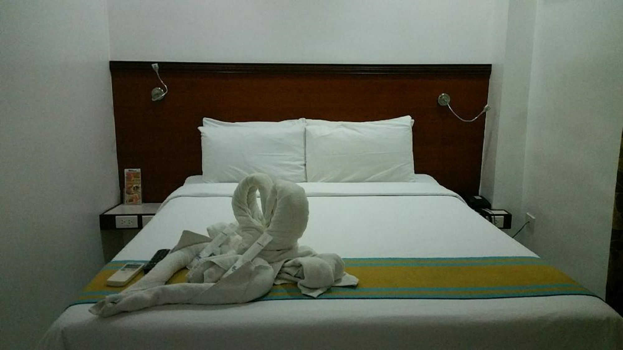 Viven Hotel Laoag Buitenkant foto