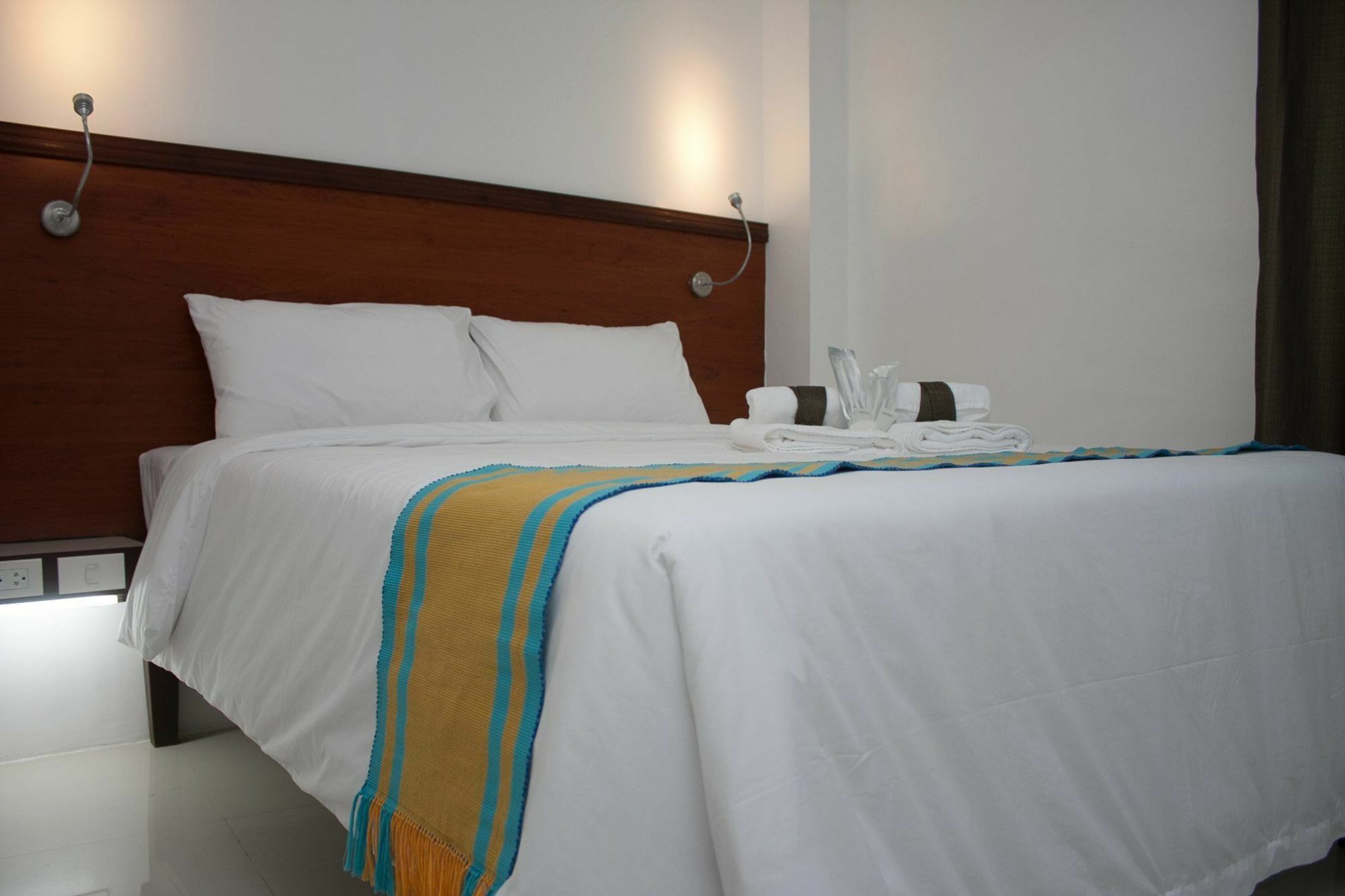 Viven Hotel Laoag Buitenkant foto