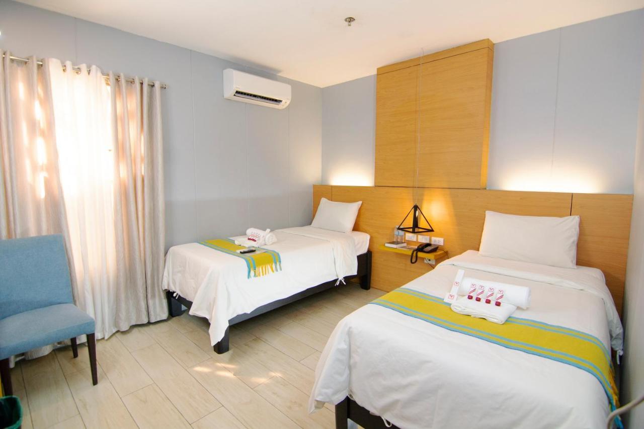 Viven Hotel Laoag Buitenkant foto