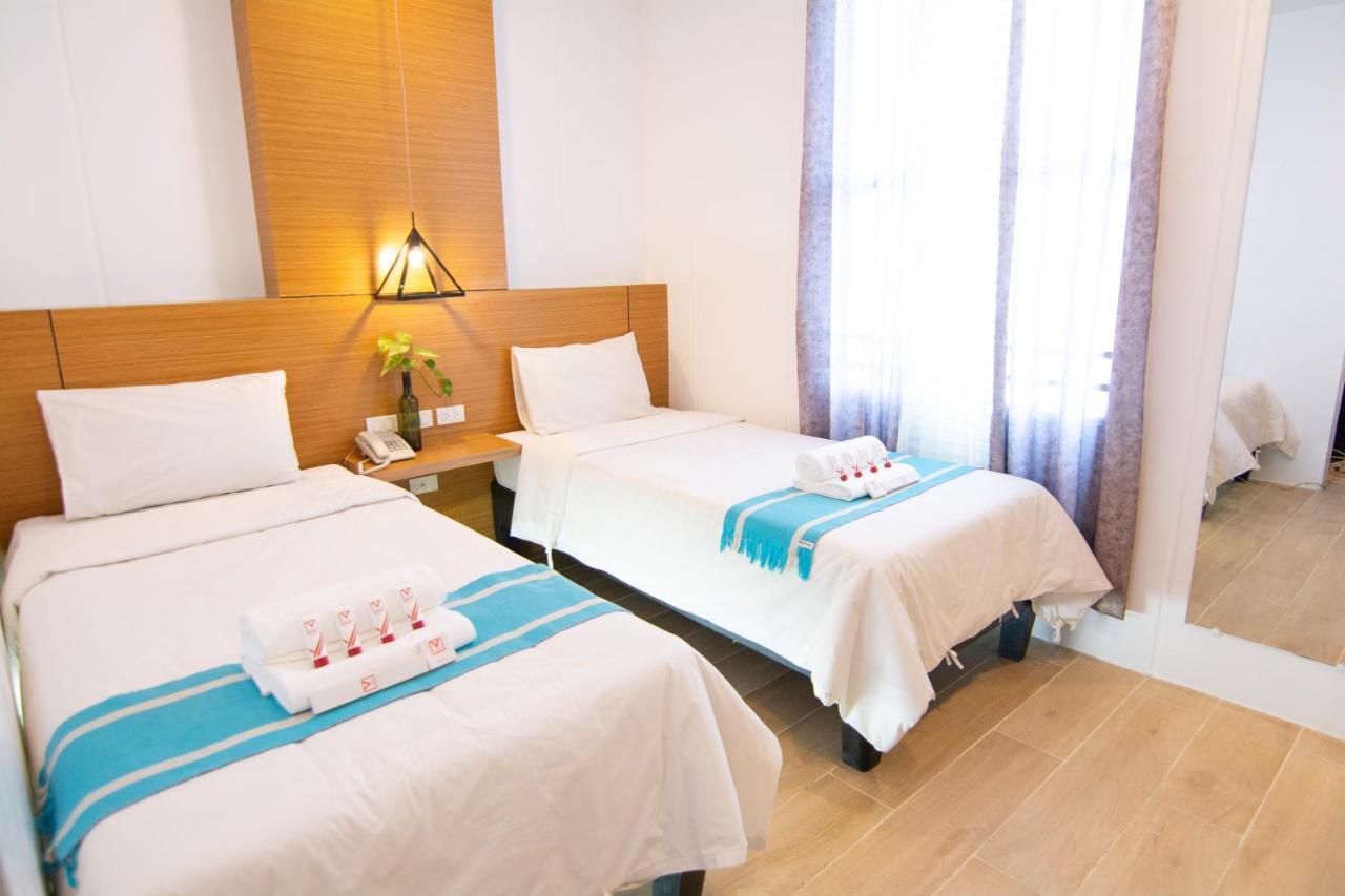 Viven Hotel Laoag Buitenkant foto