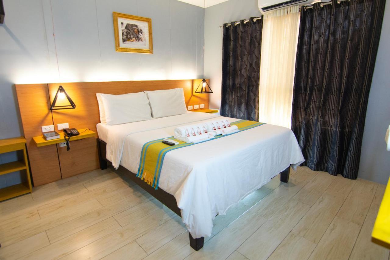 Viven Hotel Laoag Buitenkant foto